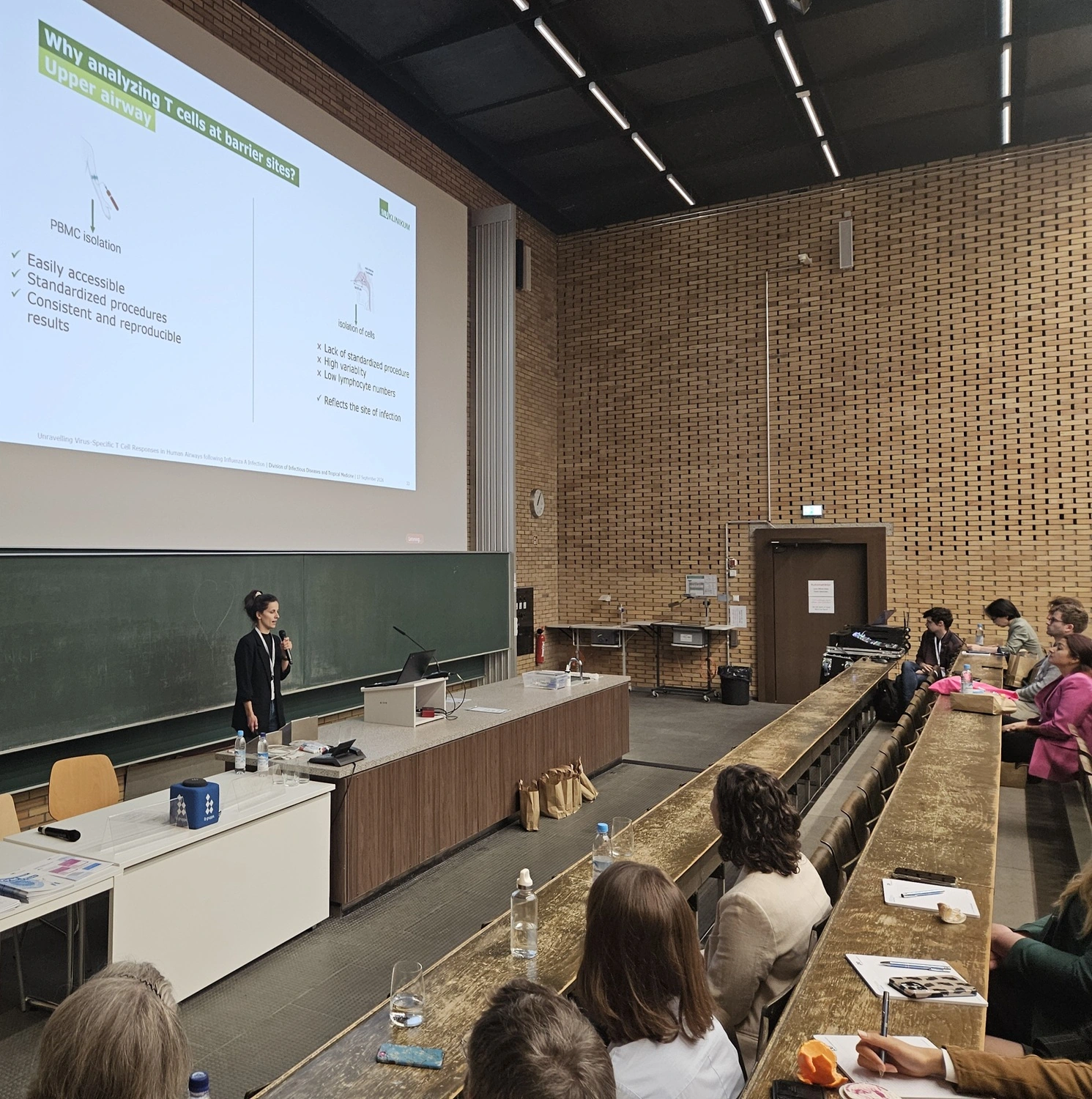 Dr. Eva Grüner talking to a scientific auditorium